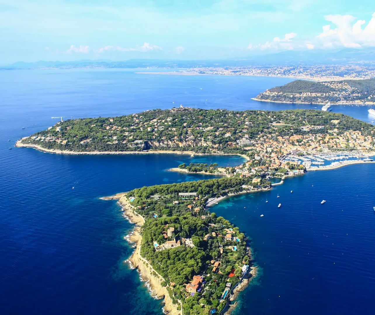 Vue littorale de la Côte d’Azur, présentée dans le tour Corniche et Cap Ferrat du site client