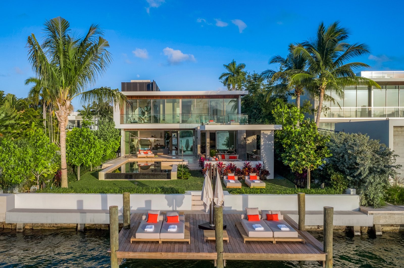 Villa et végétation à Venetian Islands, photographie présentée par Maison Riviera